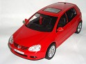 1:18 Bburago Volkswagen Golf MKV 2003 Red